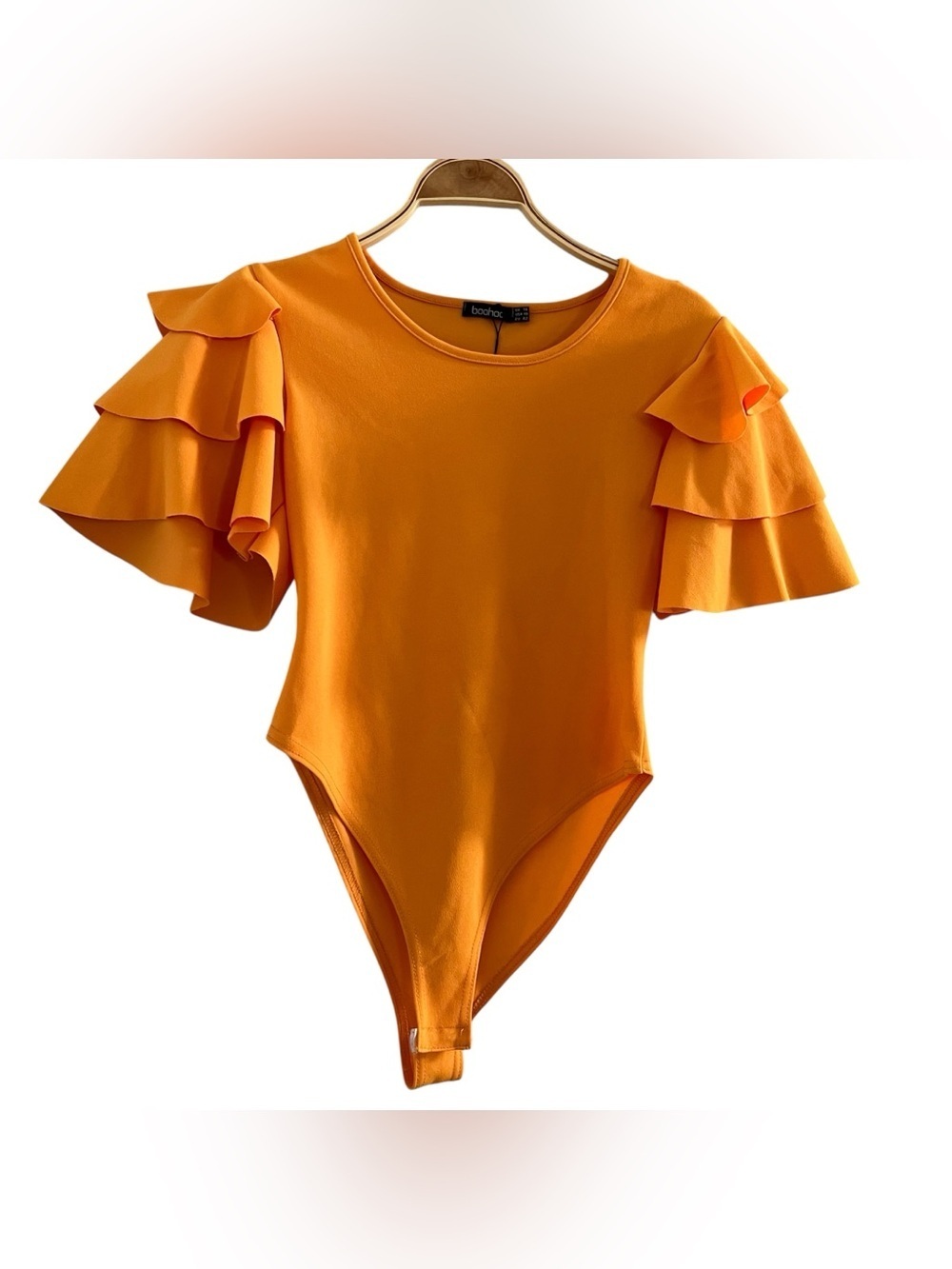 Boohoo Women’s Sz 10 orange short-sleeve bodysuit layered ruffle sleeve